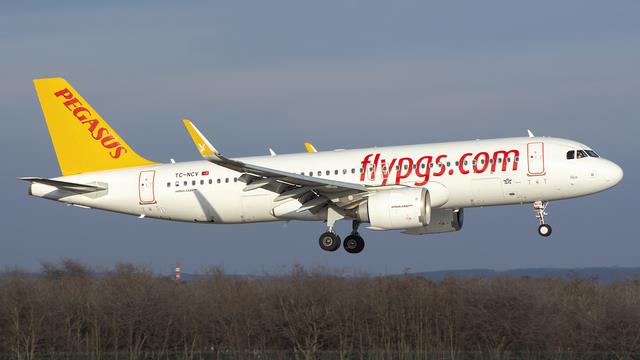 TC-NCV:Airbus A320:Pegasus Airlines